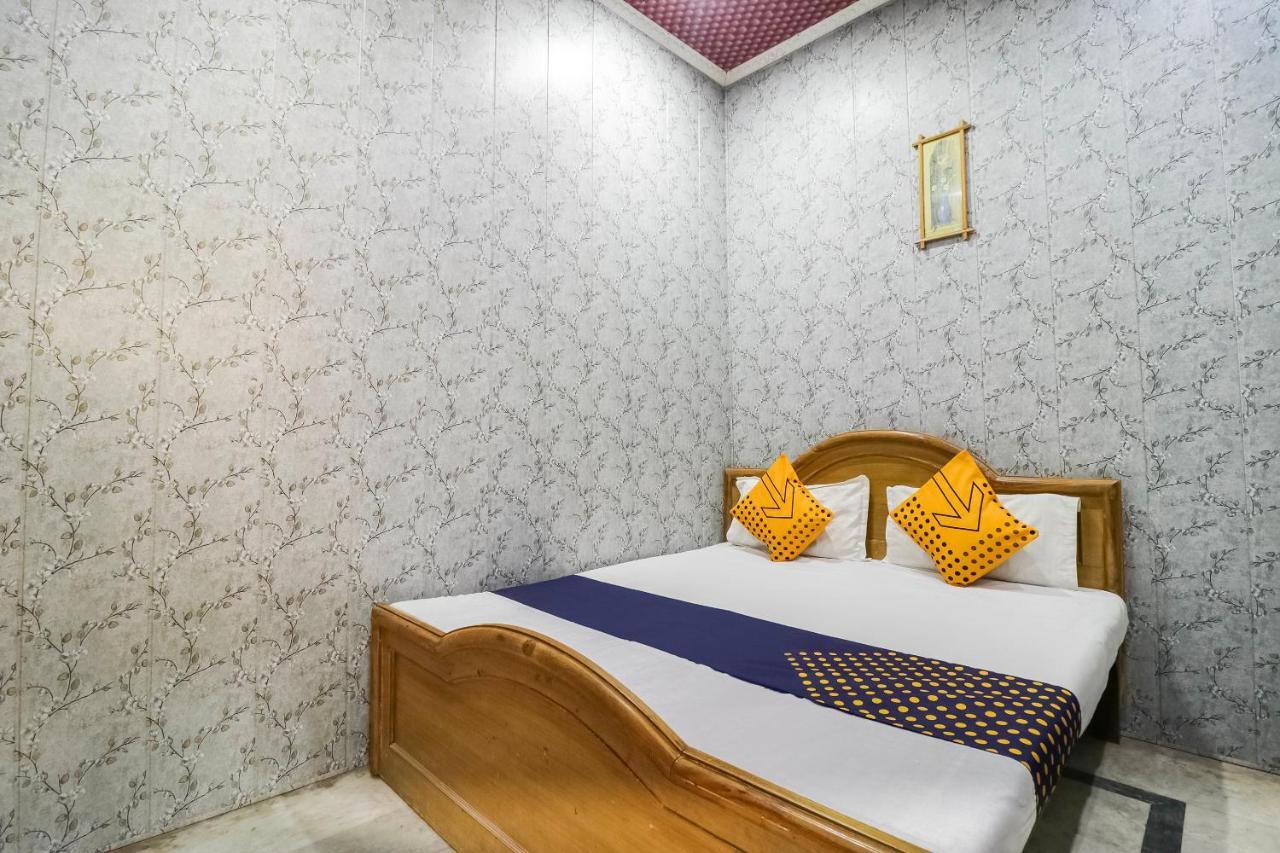 Hotel Spot On 65416 Classic Lucknow