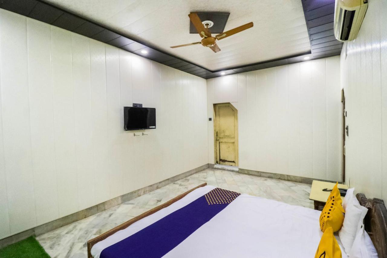 Hotel Spot On 65416 Classic Lucknow